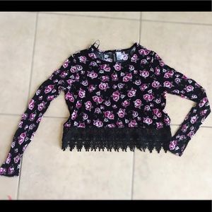 DIVIDED long-sleeved crop top 🌺